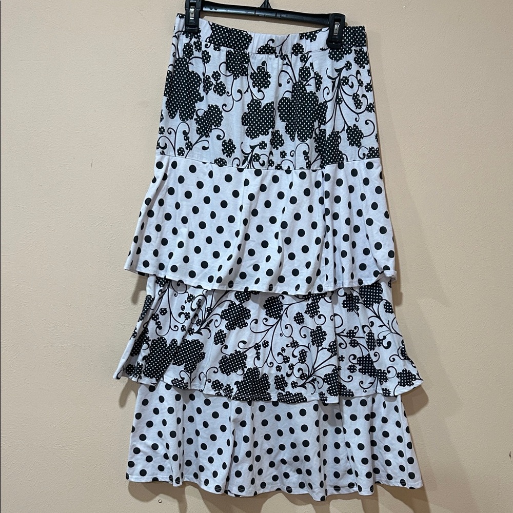 Chic Black and White Floral Maxi Skirt